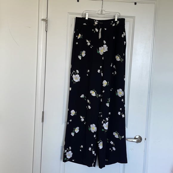 Banana Repulic, Black Floral, Wide Leg Pants, Size 12 Long - Picture 10 of 11